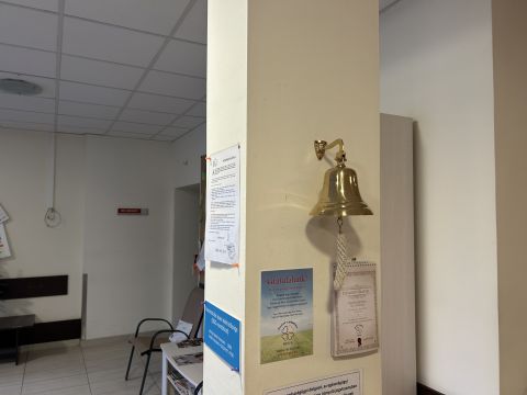 Befogadta és fel is szereltette a REGEA Alapítvány adomány harangjait a B.-A.-Z. Vármegyei Központi Kórház Onkocentruma.